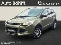 Grün(metallic) Gebraucht 2014 Ford Kuga Titanium SUV | 10.930 € (Fairer Preis)