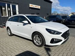 Weiß Gebraucht 2021 Hyundai i30 Select Kombi | 15.490 € (Guter Preis)