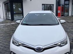 Gebraucht 2016 Toyota Auris Hybrid Comfort Limousine | 10.600 € (Guter Preis)