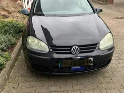 Schwarz Gebraucht 2004 VW Golf V Kleinwagen | 1.500 €
