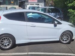 Weiß Gebraucht 2010 Ford Fiesta Trend Kleinwagen | 4.400 € (Fairer Preis)