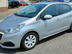 Grau Gebraucht 2016 Peugeot 208 Kleinwagen | 3.200 € (Superpreis)