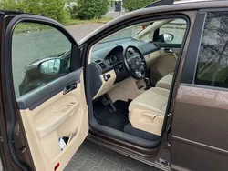 Braun Gebraucht 2011 VW Touran Comfortline Van / Kleinbus | 11.000 € (Etwas zu teuer)