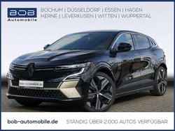 Black pearlschwarz Gebraucht 2025 Renault Mégane Iconic Limousine | 39.888 € (Etwas zu teuer)