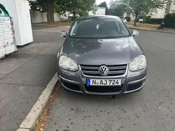Grau Gebraucht 2005 VW Jetta Comfortline Limousine | 3.200 € (Etwas zu teuer)