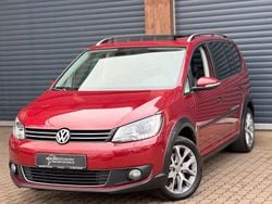 Rot Gebraucht 2014 VW Touran Cross Van / Kleinbus | 13.600 € (Etwas zu teuer)