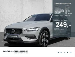 Vapour grey / metallic Gebraucht 2023 Volvo V60 CC Plus Kombi | 36.750 € (Superpreis)