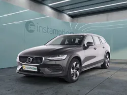Grau Gebraucht 2022 Volvo V60 CC Pro Kombi | 33.800 € (Guter Preis)