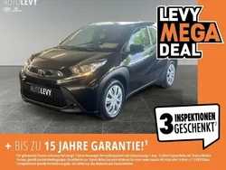 Schwarz Gebraucht 2023 Toyota Aygo Play Kleinwagen | 16.490 € (Fairer Preis)