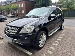 Schwarz Gebraucht 2009 Mercedes ML320 SUV | 9.700 €