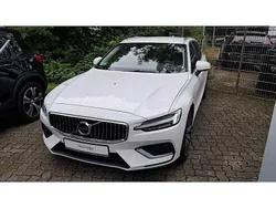 Weiß Gebraucht 2022 Volvo V60 Core Kombi | 28.890 € (Guter Preis)