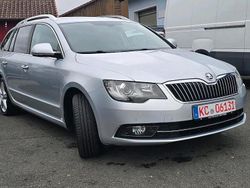 Silber Gebraucht 2014 Skoda Superb Elegance Kombi | 7.990 €