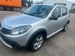 Silber Gebraucht 2010 Dacia Sandero Stepway Kleinwagen | 3.999 € (Etwas zu teuer)