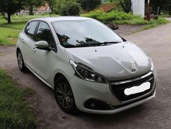 Weiß Gebraucht 2019 Peugeot 208 Active Kleinwagen | 9.500 € (Etwas zu teuer)