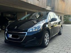 Schwarz Gebraucht 2017 Peugeot 208 Kleinwagen | 7.600 € (Fairer Preis)