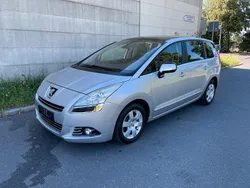 Grau Gebraucht 2011 Peugeot 5008 Premium Van / Kleinbus | 2.999 € (Guter Preis)