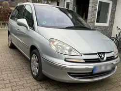 Grau Gebraucht 2010 Peugeot 807 Van / Kleinbus | 2.990 €