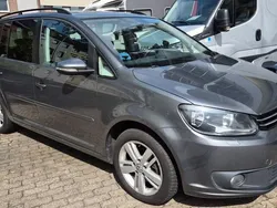 Grau Gebraucht 2012 VW Touran Comfortline Van / Kleinbus | 6.690 € (Fairer Preis)