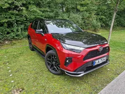 Rot Gebraucht 2023 Toyota RAV4 Hybrid SUV | 48.000 € (Etwas zu teuer)