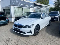 Weiß Gebraucht 2022 BMW 318 Limousine | 26.990 € (Superpreis)