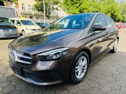 Beige Gebraucht 2020 Mercedes B200 Van / Kleinbus | 12.949 € (Etwas zu teuer)