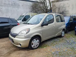 Silber Gebraucht 2002 Toyota Yaris Verso Van / Kleinbus | 1.900 € (Fairer Preis)