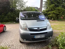 Silber Gebraucht 2011 Opel Vivaro Van | 9.000 € (Teuer)