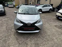 Silber Gebraucht 2015 Toyota Aygo X-play Kleinwagen | 5.499 € (Fairer Preis)