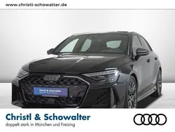 Mythosschwarz metallic Gebraucht 2024 Audi RS3 Sportback Sport Kleinwagen | 69.947 € (Teuer)