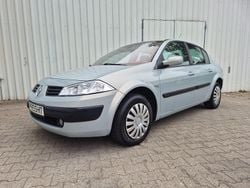 Silber Gebraucht 2004 Renault Mégane II Dynamique Limousine | 2.499 € (Etwas zu teuer)