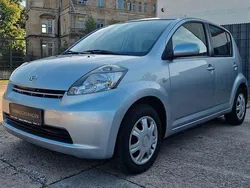 Silber Gebraucht 2006 Daihatsu YRV Plus Van / Kleinbus | 1.299 €