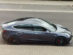 Grau Gebraucht 2019 Tesla Model 3 Standard Range Plus Limousine | 21.900 €