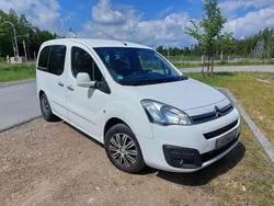 Weiß Gebraucht 2016 Citroën Berlingo PureTech Van / Kleinbus | 8.900 €