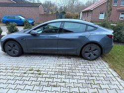 Grau Gebraucht 2023 Tesla Model 3 Standard Range Limousine | 28.700 € (Fairer Preis)