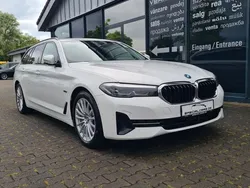 Alpinweiss iii Gebraucht 2022 BMW 530e Sport Line Kombi | 33.490 € (Superpreis)