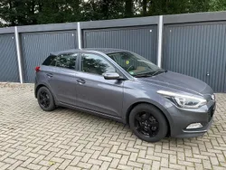 Grau Gebraucht 2016 Hyundai i20 Kleinwagen | 8.888 € (Fairer Preis)