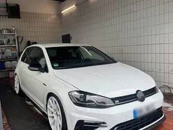 Weiß Gebraucht 2019 VW Golf VII Kleinwagen | 28.500 €