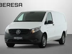 Weiß Gebraucht 2023 Mercedes Vito Van / Kleinbus | 30.559 € (Guter Preis)