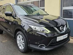 Black (m) Gebraucht 2015 Nissan Qashqai 360º SUV | 14.999 € (Fairer Preis)