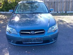 Grau Gebraucht 2005 Subaru Legacy Kombi | 1.750 €