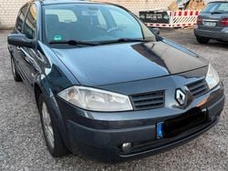 Grau Gebraucht 2005 Renault Mégane II Limousine | 1.000 € (Guter Preis)