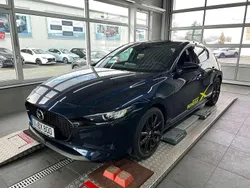Deep crystal blue Gebraucht 2024 Mazda 3 Homura-Line Limousine | 25.740 € (Superpreis)