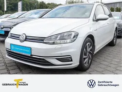 Weiß Gebraucht 2017 VW Golf VII Sound Limousine | 14.580 € (Guter Preis)