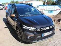 Perlmuttschwarz Gebraucht 2024 Dacia Jogger Extreme Van / Kleinbus | 22.990 € (Fairer Preis)