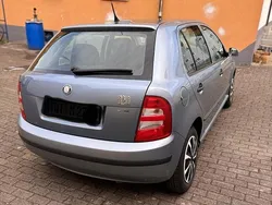 Grau Gebraucht 2003 Skoda Fabia Kleinwagen | 2.450 € (Etwas zu teuer)