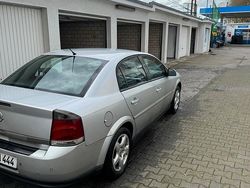 Grau Gebraucht 2004 Opel Vectra Limousine | 1.350 €