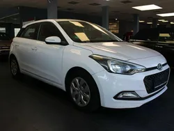 Weiß Gebraucht 2016 Hyundai i20 Classic Limousine | 7.980 € (Fairer Preis)