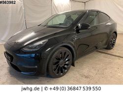 Schwarz (metallic) Gebraucht 2022 Tesla Model Y Performance SUV | 38.450 € (Fairer Preis)