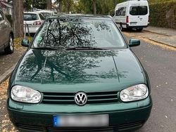 Grün Gebraucht 1998 VW Golf IV Basis Kleinwagen | 2.500 € (Fairer Preis)