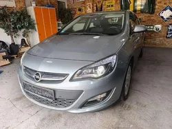 Silber Gebraucht 2013 Opel Astra Innovation Limousine | 3.500 € (Guter Preis)